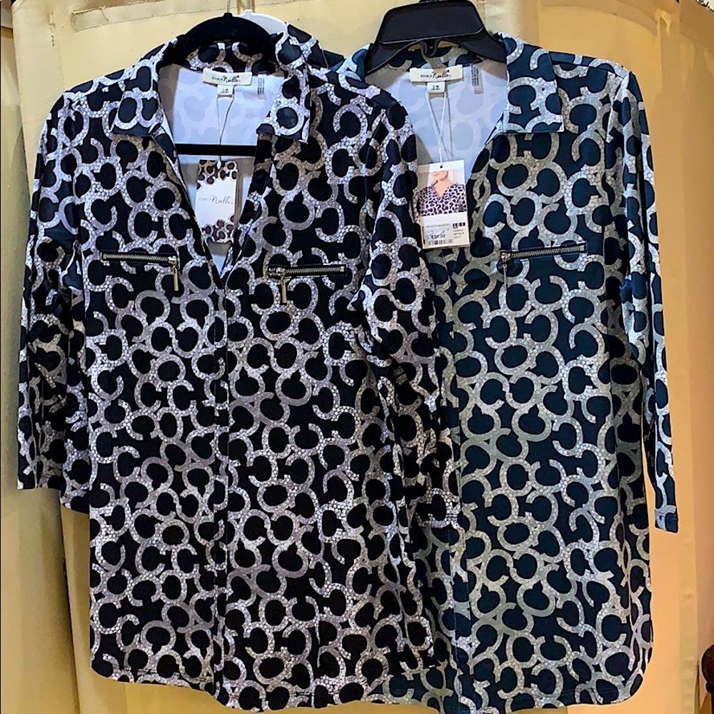 Silky blouse, V-neck, silver pockets.3/4sleeve.